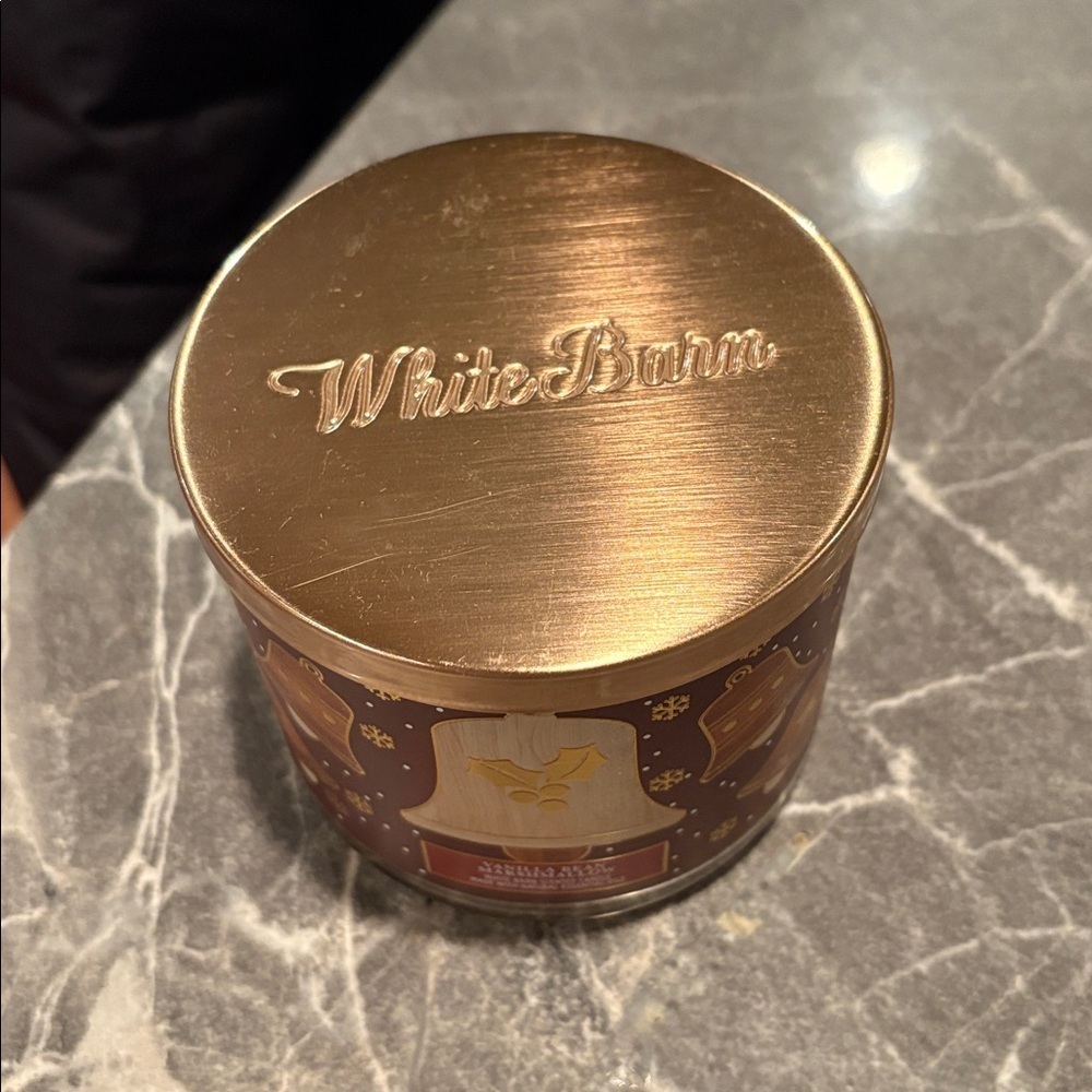 White Barn Vanilla Bean Marshmallow 3-Wick Candle NEW Cozy Scent - Picture 2 of 4